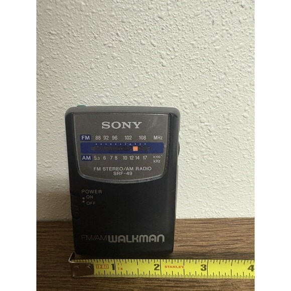Vintage Sony SRF-49 FM/AM Walkman Working w/ Belt Clip - Picture 10 of 11